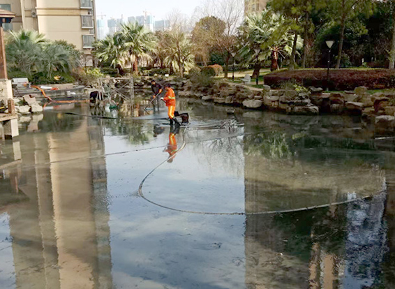 裕民景观池淤泥清理